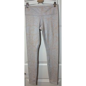 ALO Yoga Light Gray Leggings with Gold Web Pattern